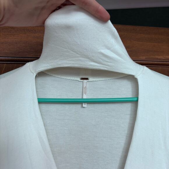 Free People Uptown Turtle Neck Shirt Size XS White Cream Flowy Choker Neck - Picture 3 of 11